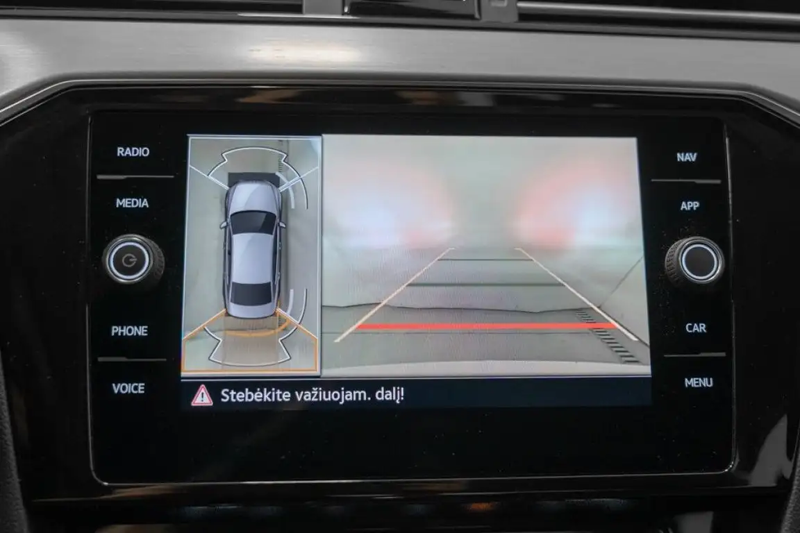 VOLKSWAGEN PASSAT