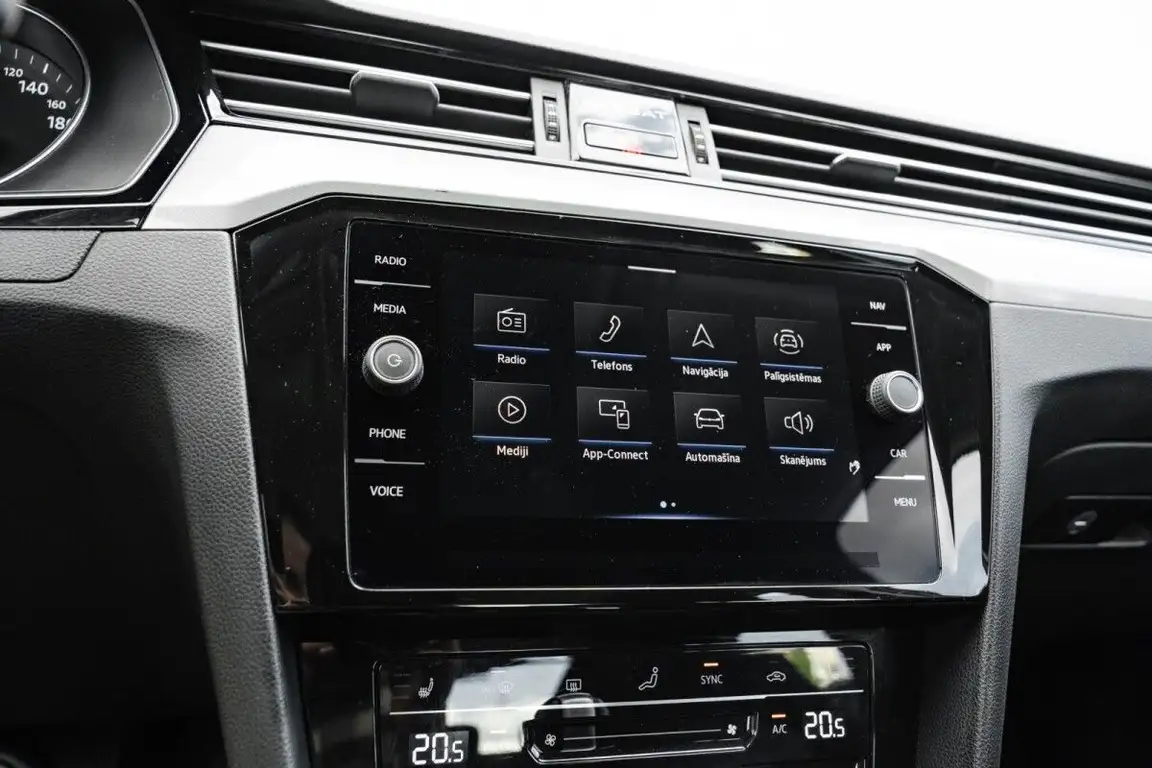 VOLKSWAGEN PASSAT