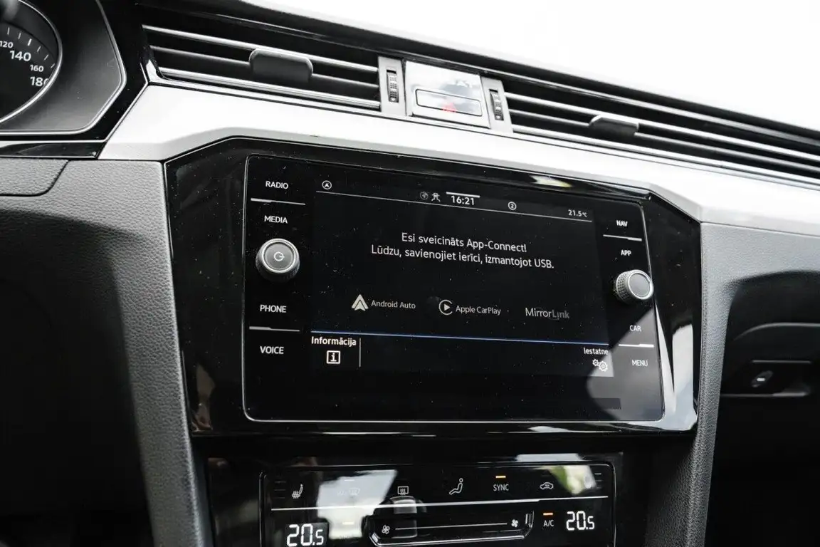 VOLKSWAGEN PASSAT
