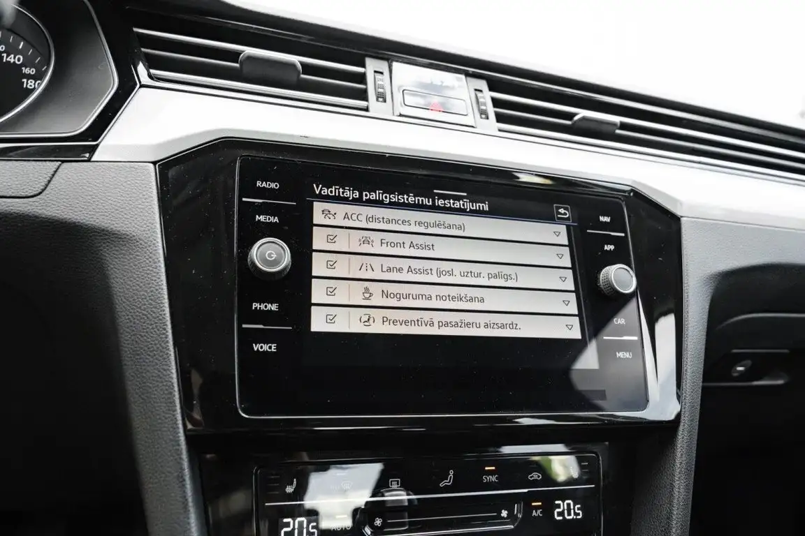 VOLKSWAGEN PASSAT