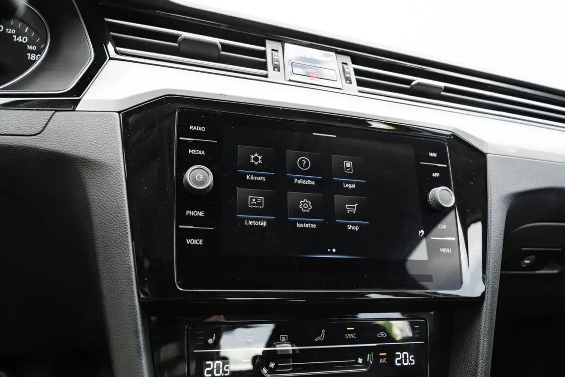 VOLKSWAGEN PASSAT