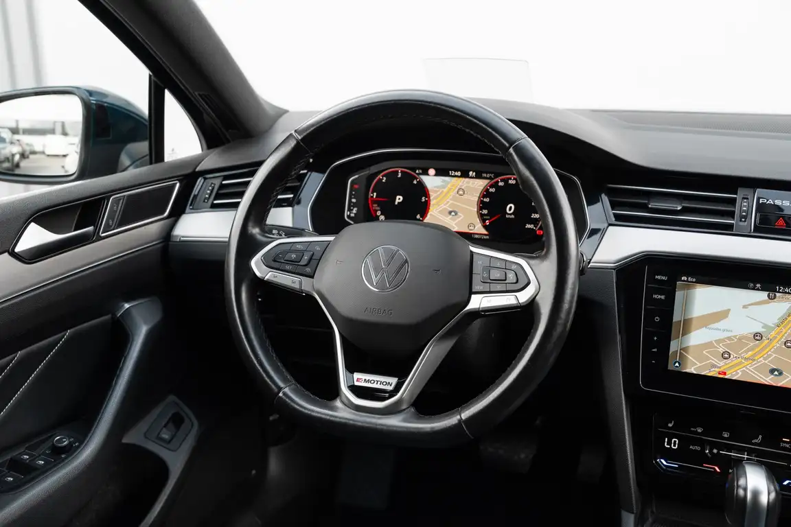 VOLKSWAGEN PASSAT