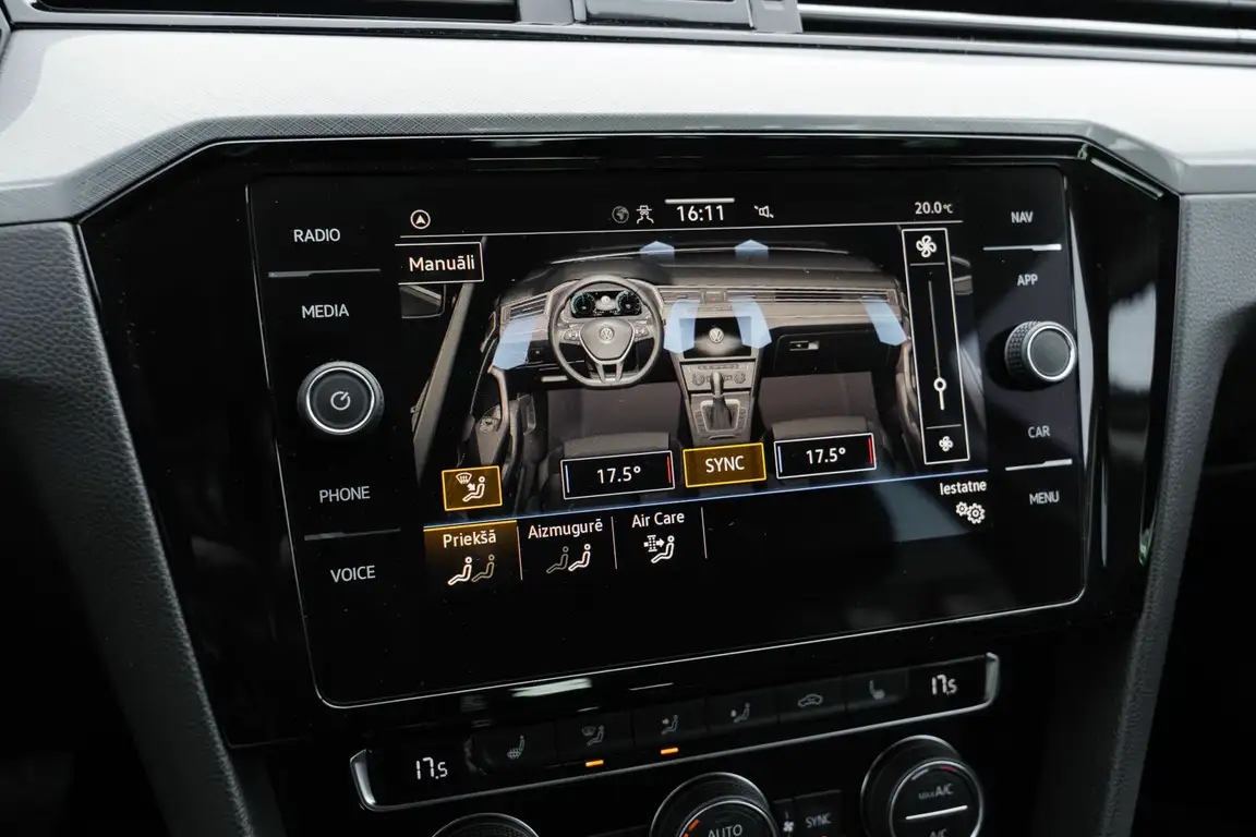 VOLKSWAGEN PASSAT