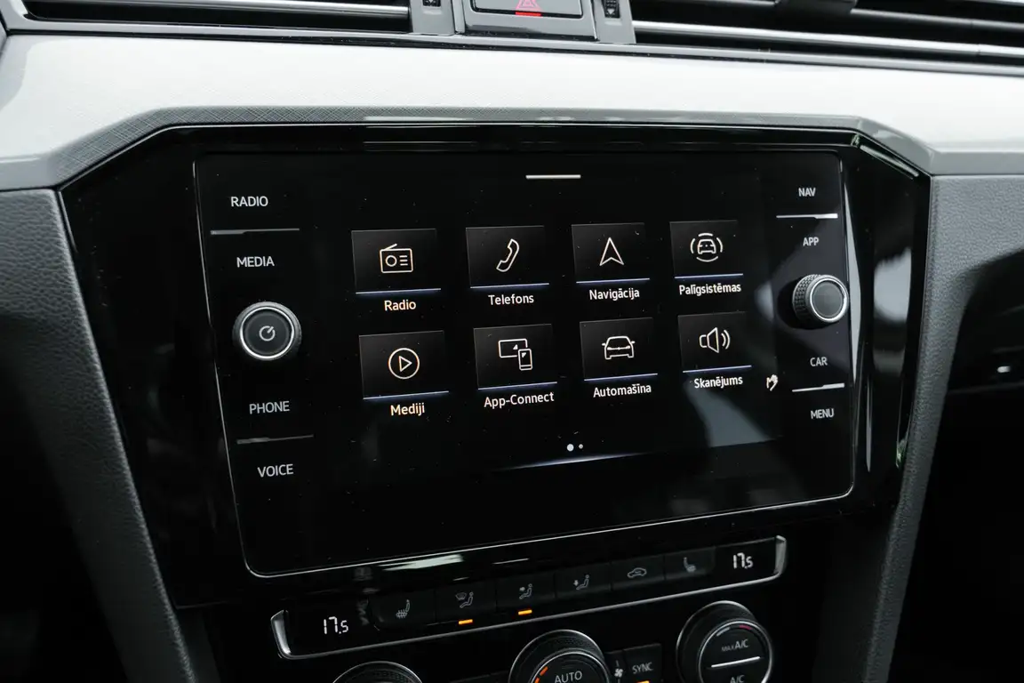VOLKSWAGEN PASSAT