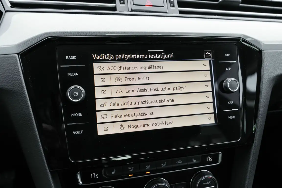 VOLKSWAGEN PASSAT