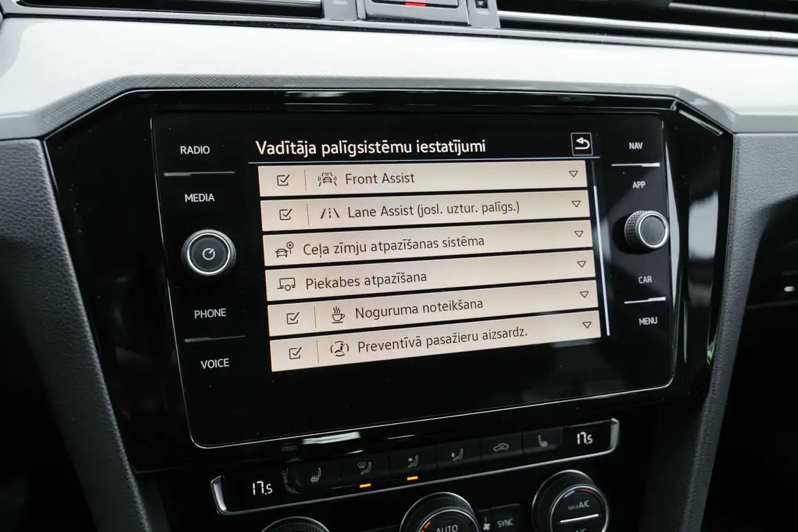 VOLKSWAGEN PASSAT