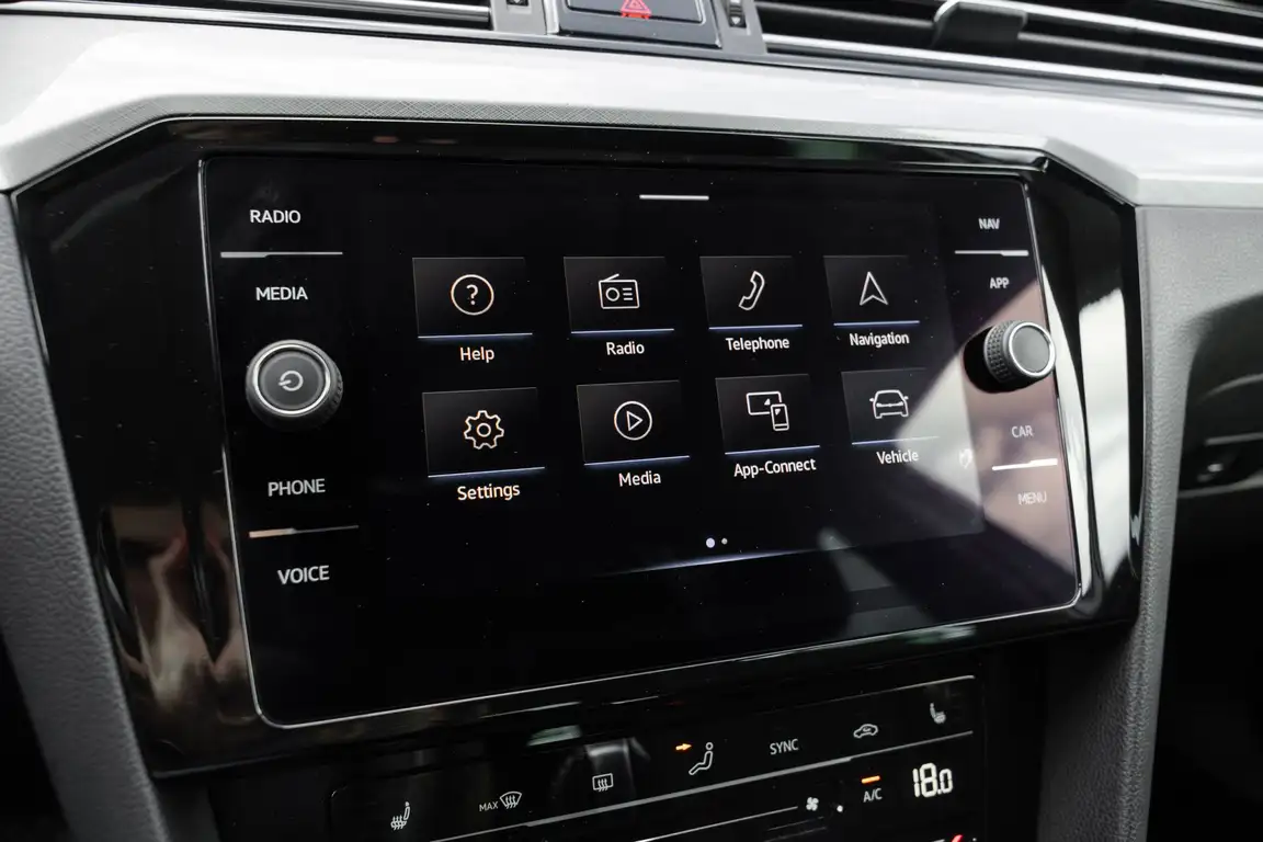 VOLKSWAGEN PASSAT