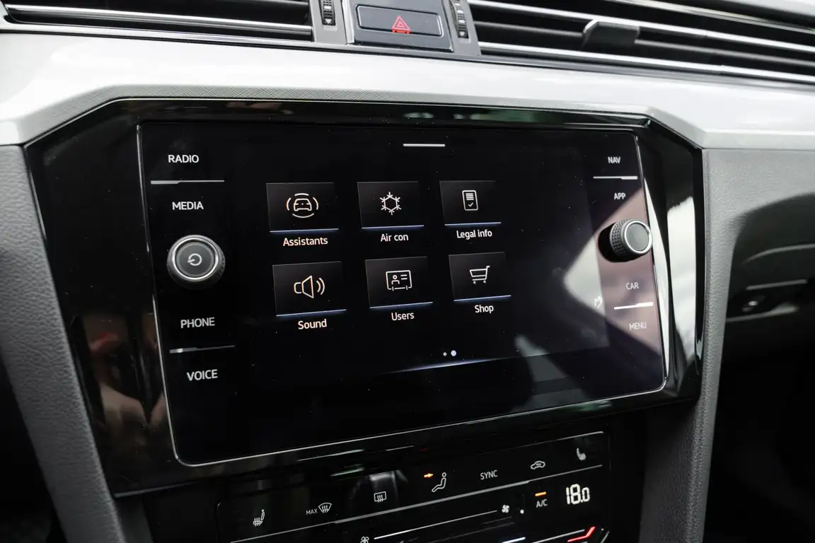 VOLKSWAGEN PASSAT