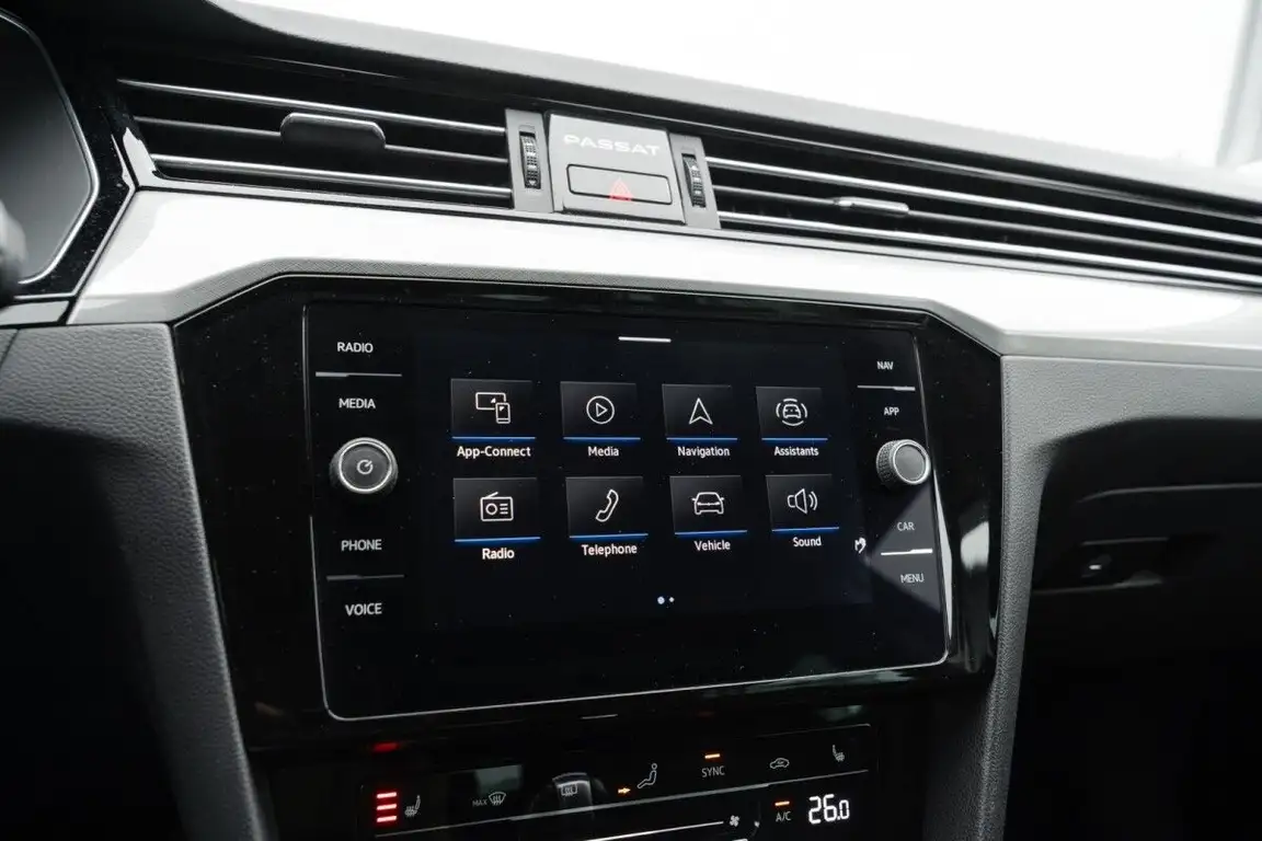 VOLKSWAGEN PASSAT