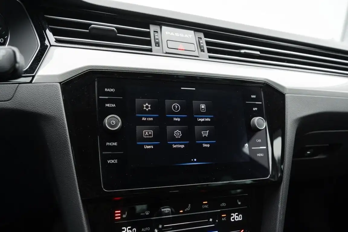 VOLKSWAGEN PASSAT