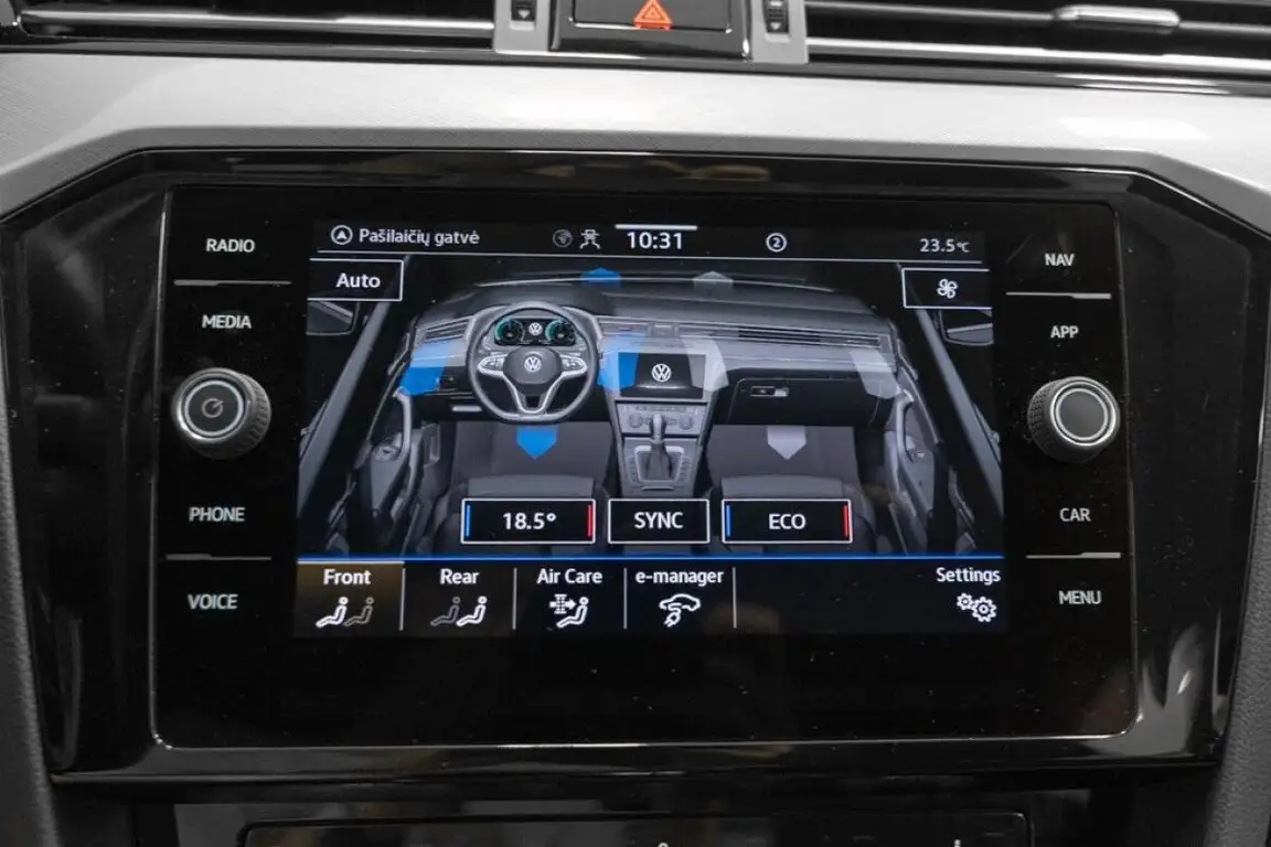 VOLKSWAGEN PASSAT