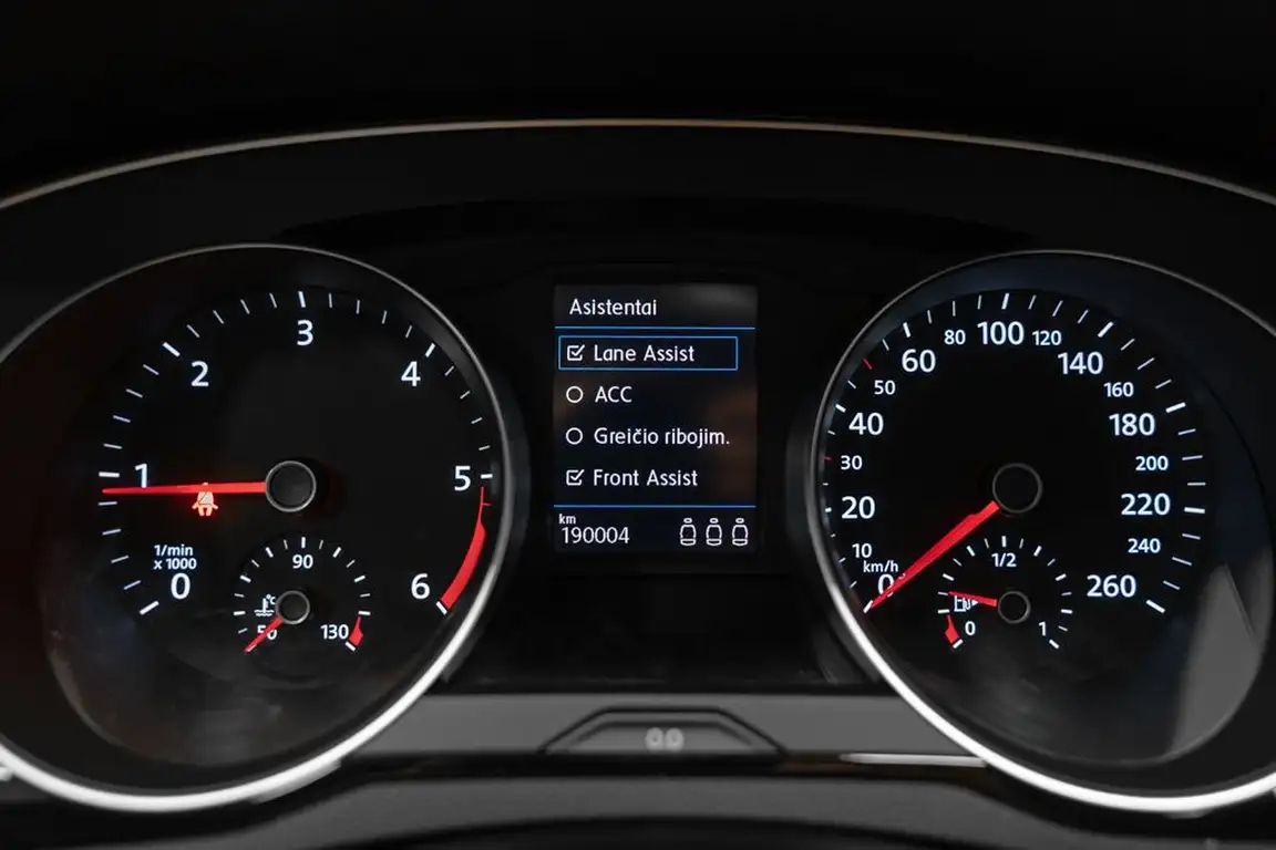 VOLKSWAGEN PASSAT