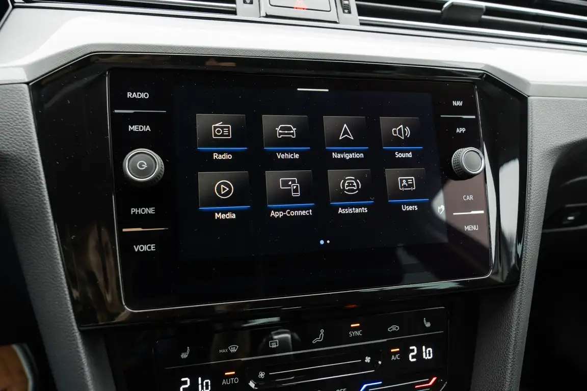 VOLKSWAGEN PASSAT