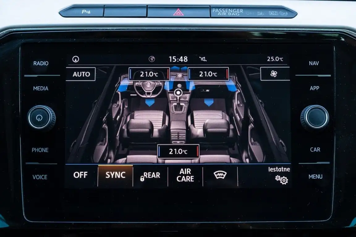 VOLKSWAGEN PASSAT
