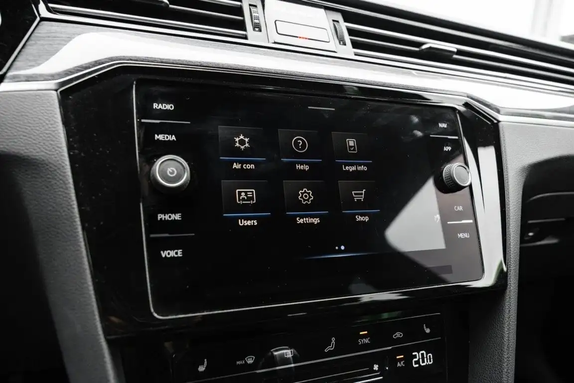 VOLKSWAGEN PASSAT