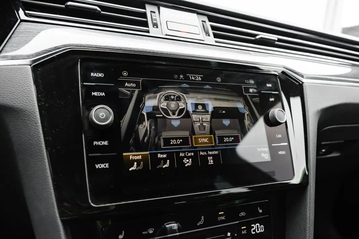 VOLKSWAGEN PASSAT