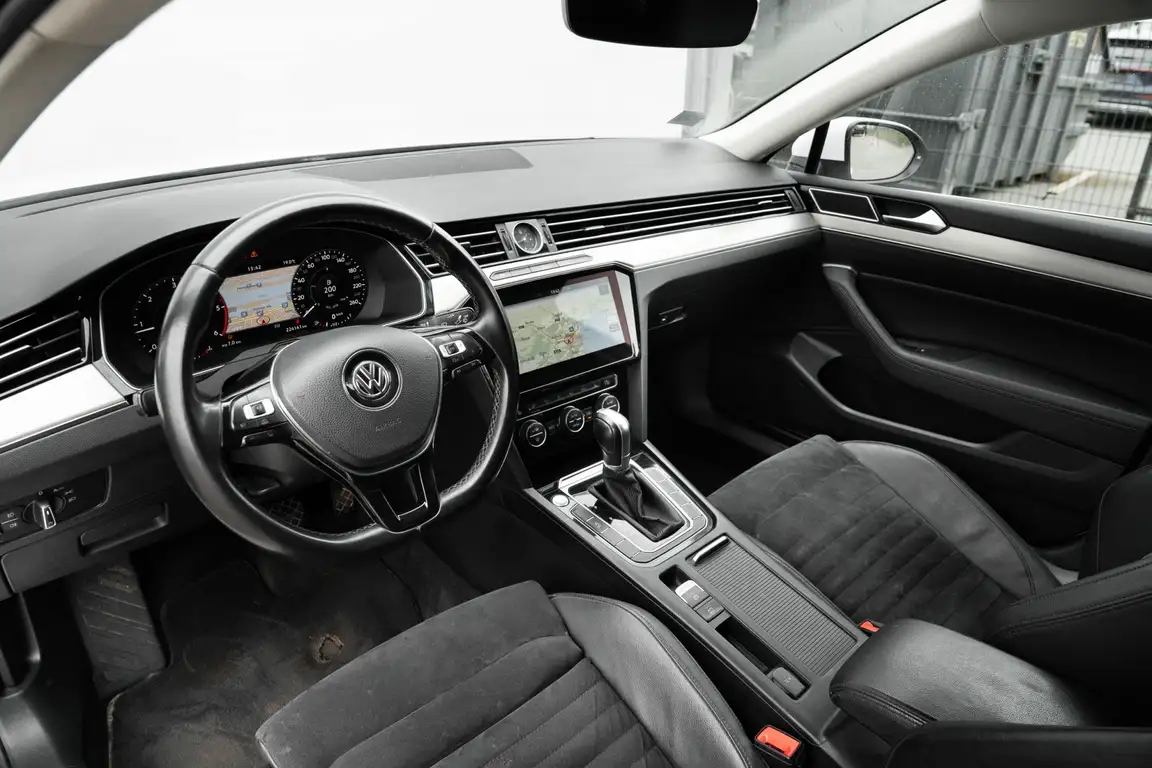 VOLKSWAGEN PASSAT