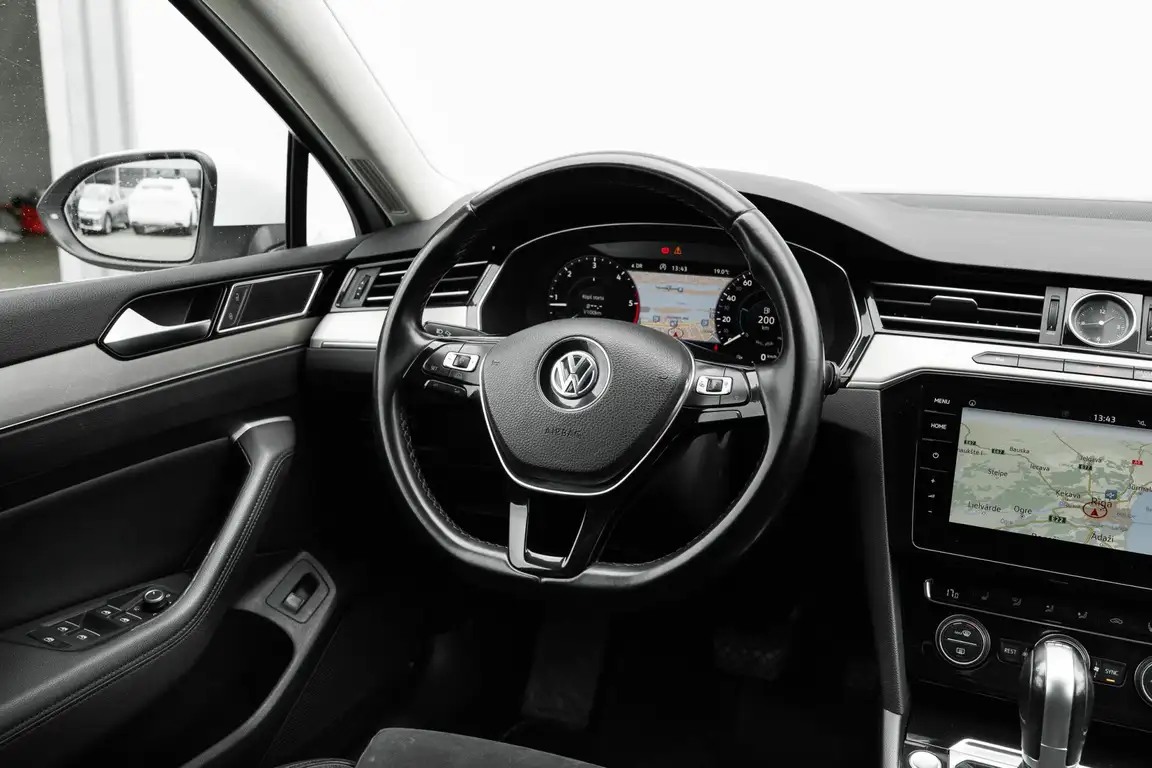 VOLKSWAGEN PASSAT