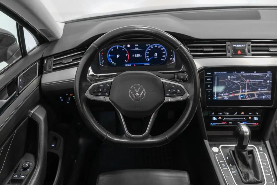 VOLKSWAGEN PASSAT
