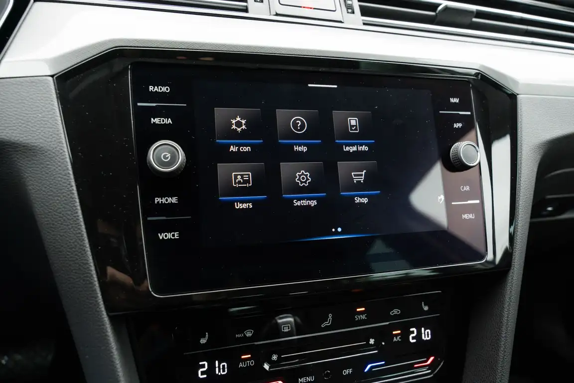 VOLKSWAGEN PASSAT