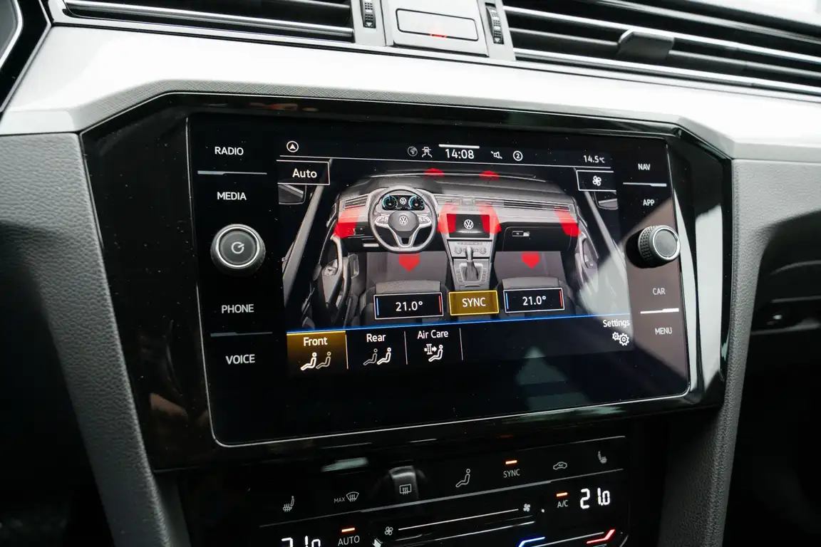 VOLKSWAGEN PASSAT