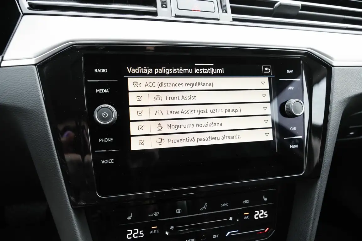 VOLKSWAGEN PASSAT