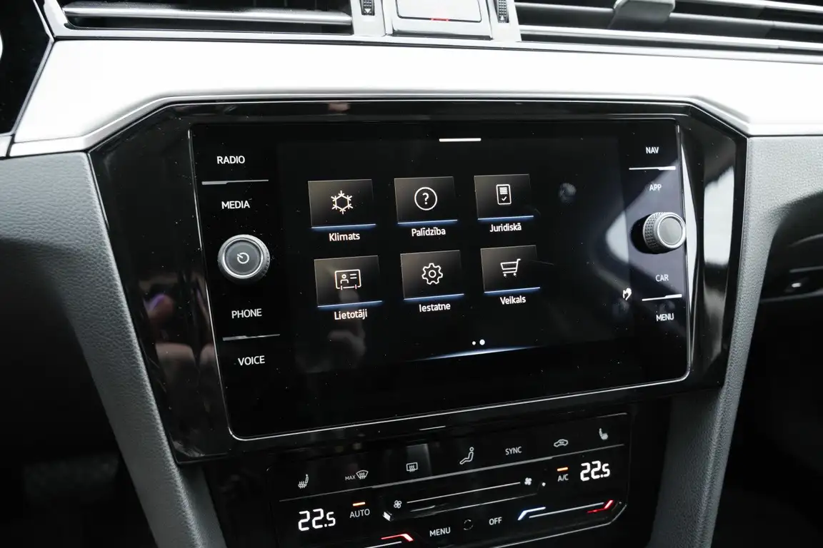 VOLKSWAGEN PASSAT