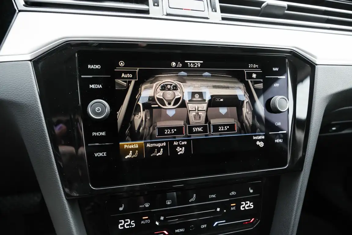 VOLKSWAGEN PASSAT