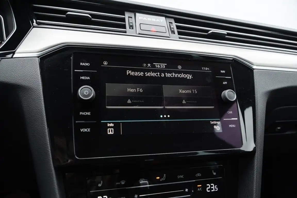 VOLKSWAGEN PASSAT