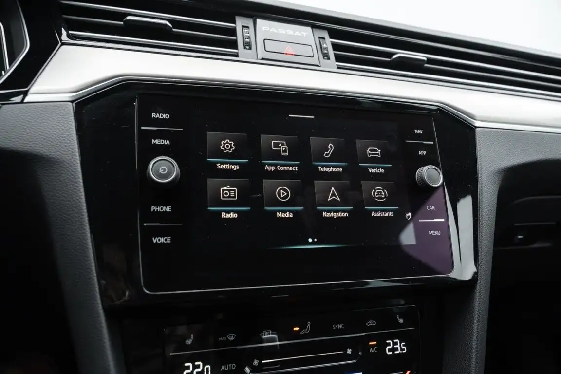 VOLKSWAGEN PASSAT