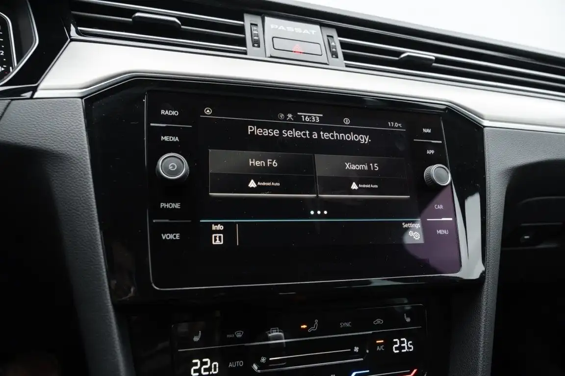 VOLKSWAGEN PASSAT