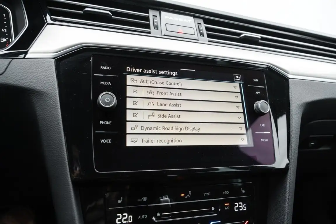 VOLKSWAGEN PASSAT