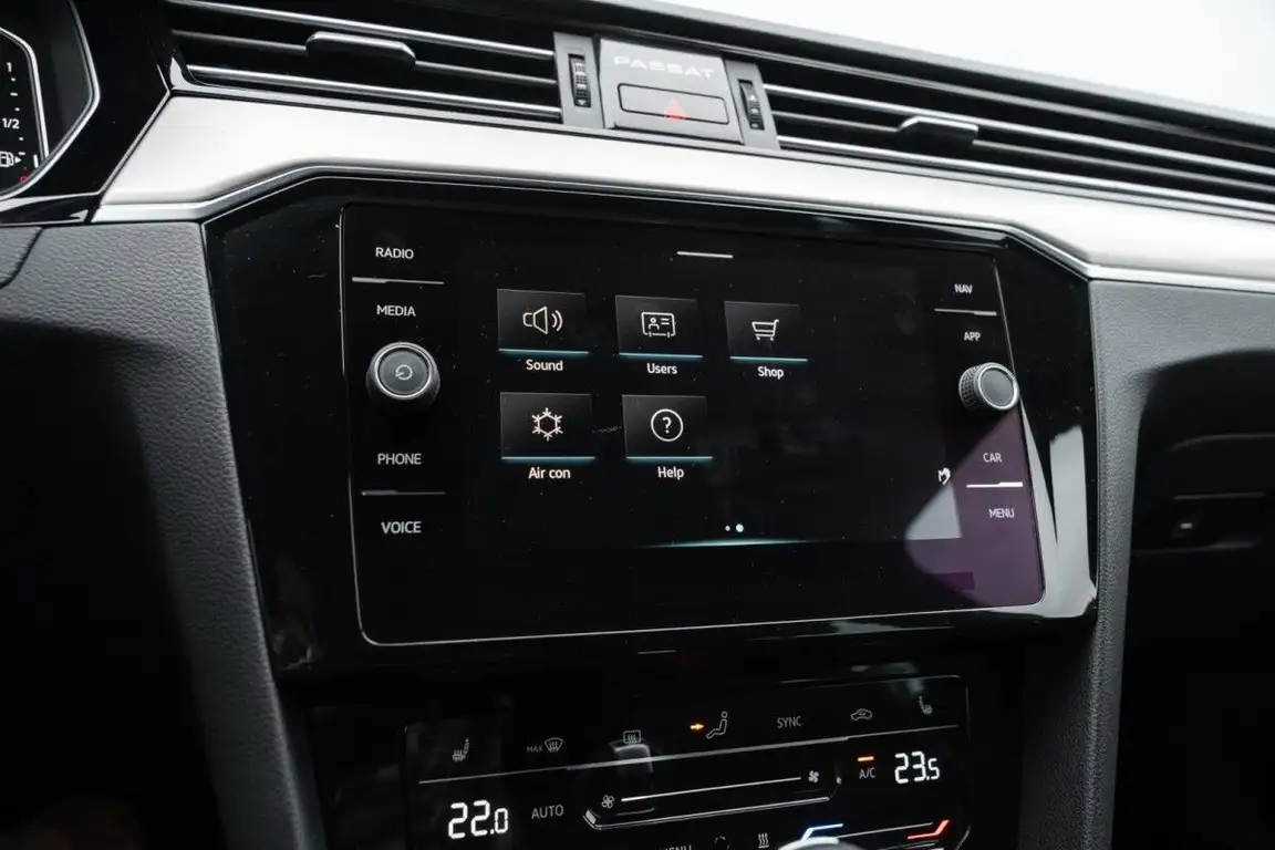 VOLKSWAGEN PASSAT