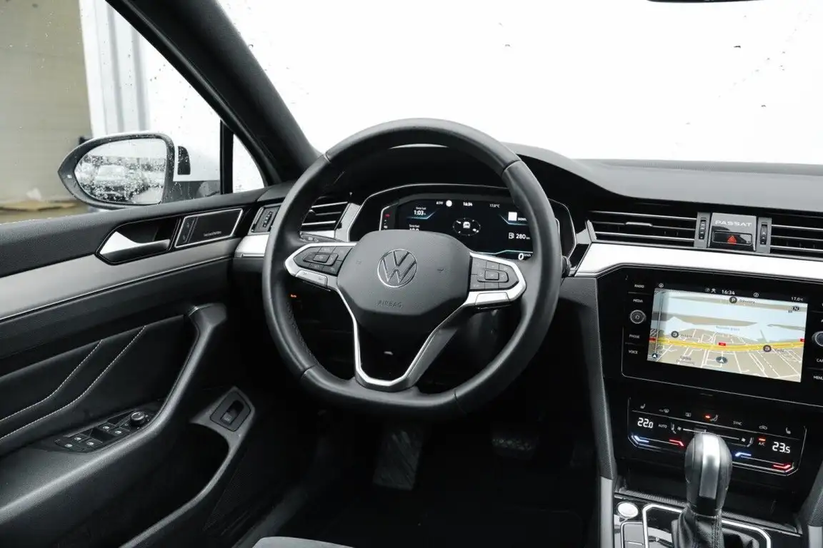 VOLKSWAGEN PASSAT