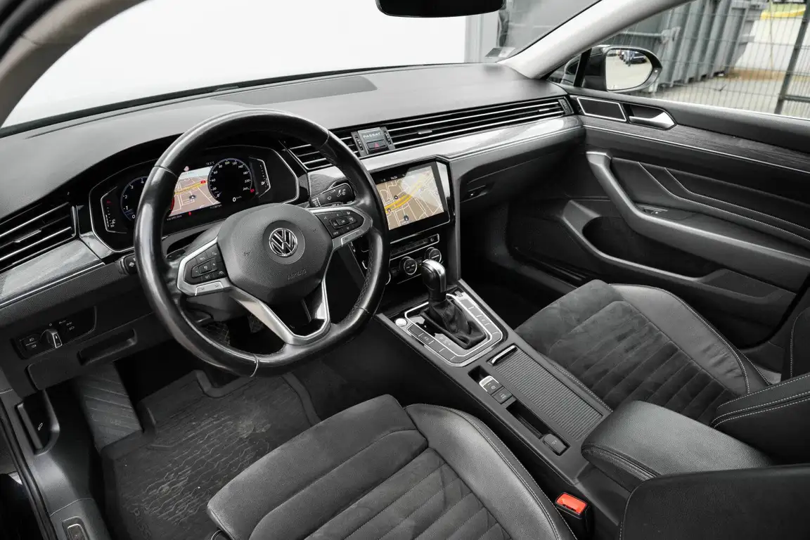 VOLKSWAGEN PASSAT