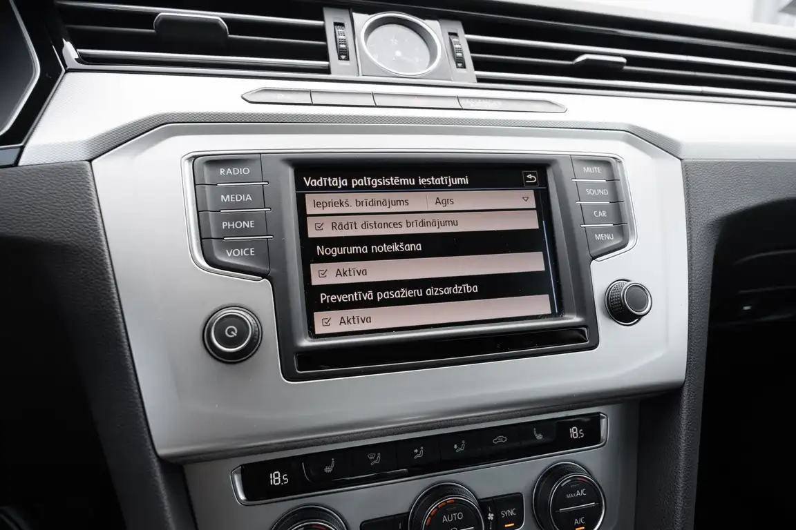 VOLKSWAGEN PASSAT