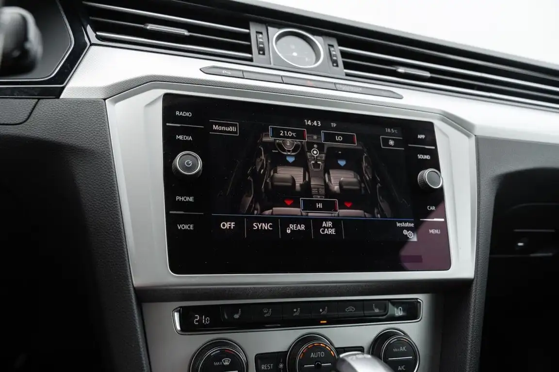 VOLKSWAGEN PASSAT