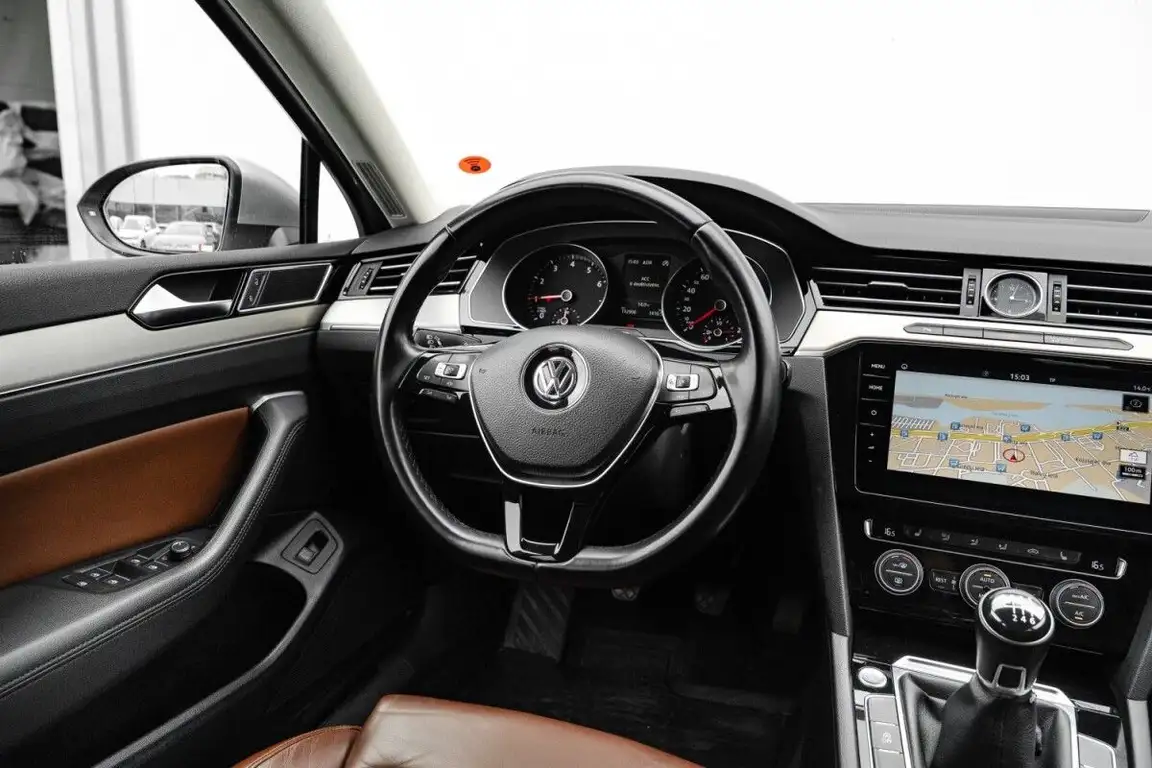 VOLKSWAGEN PASSAT