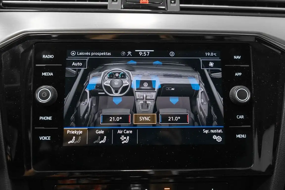 VOLKSWAGEN PASSAT