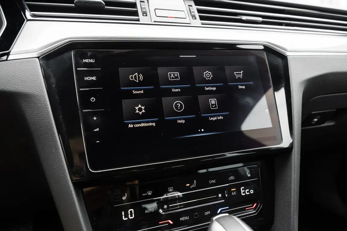 VOLKSWAGEN PASSAT