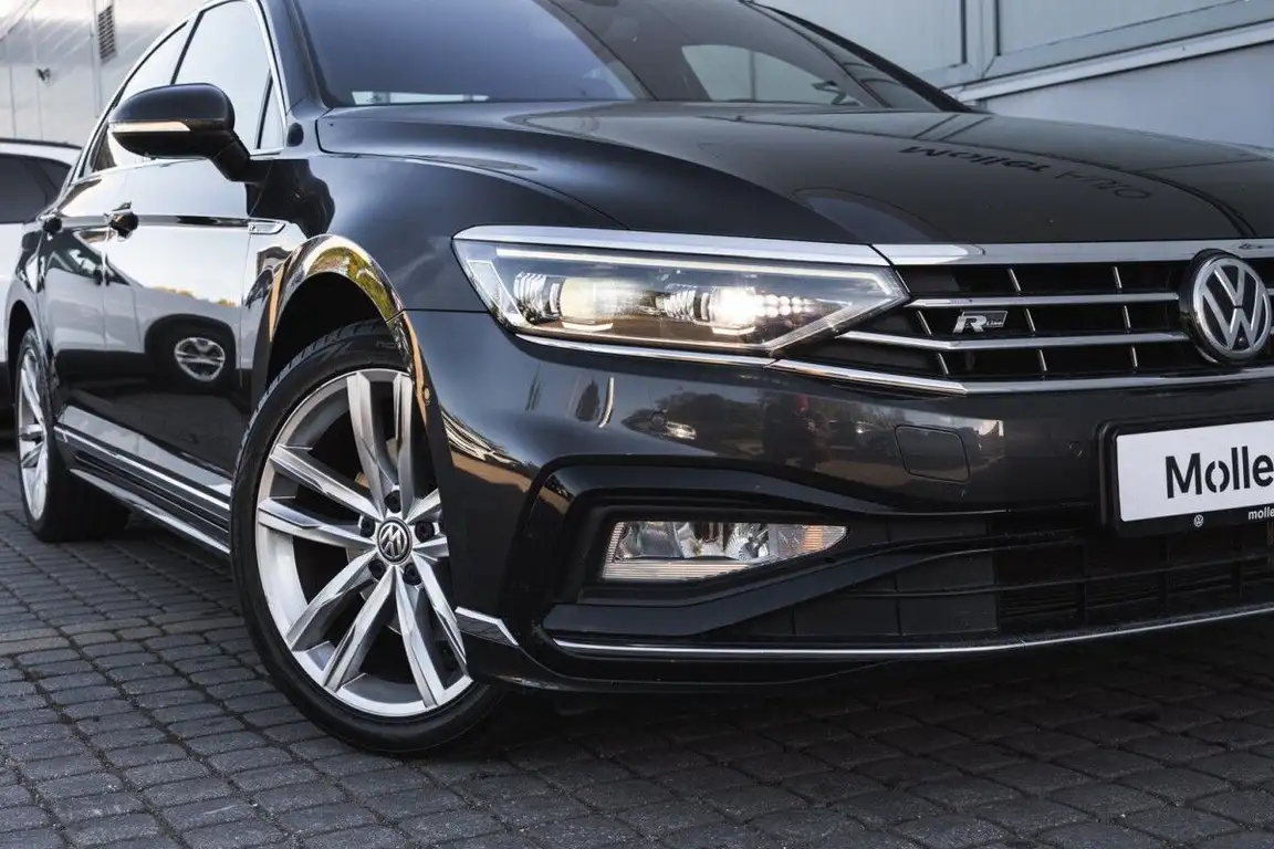 VOLKSWAGEN PASSAT