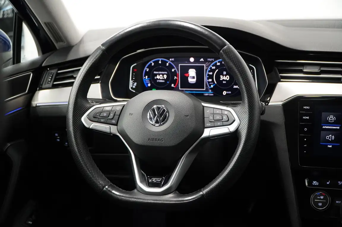 VOLKSWAGEN PASSAT