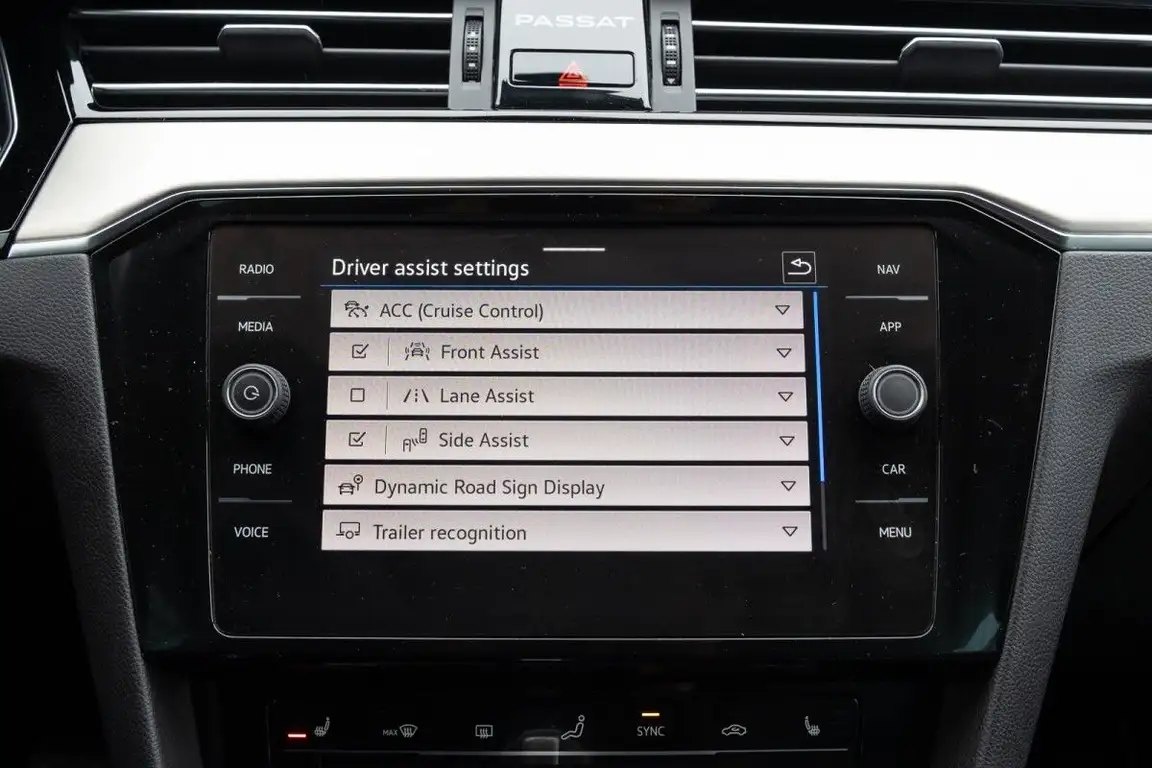 VOLKSWAGEN PASSAT