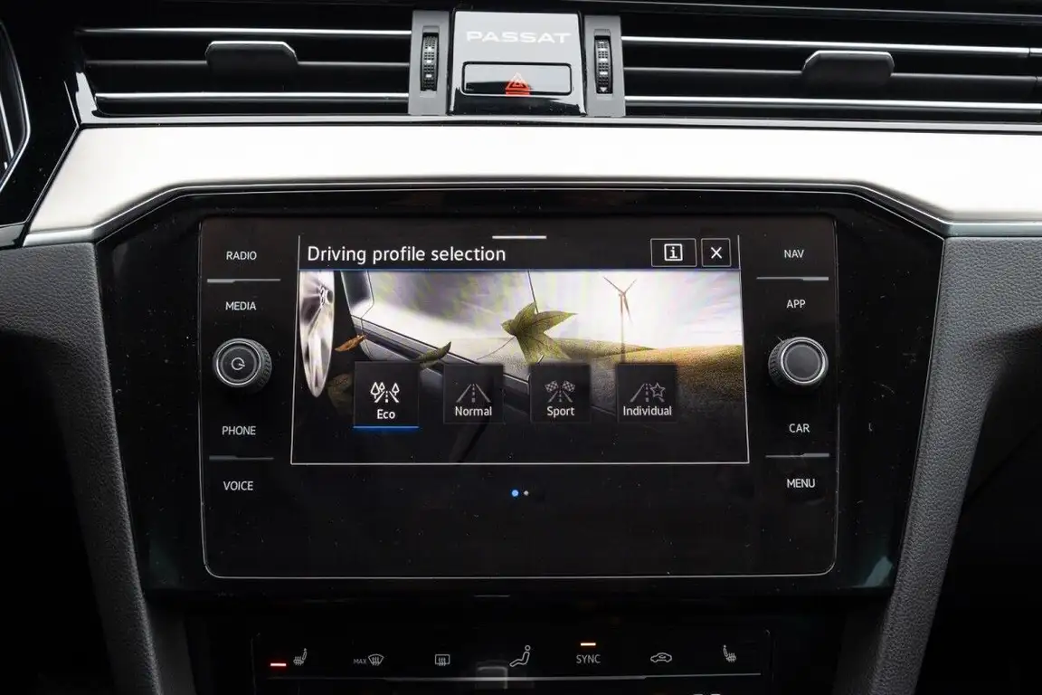VOLKSWAGEN PASSAT