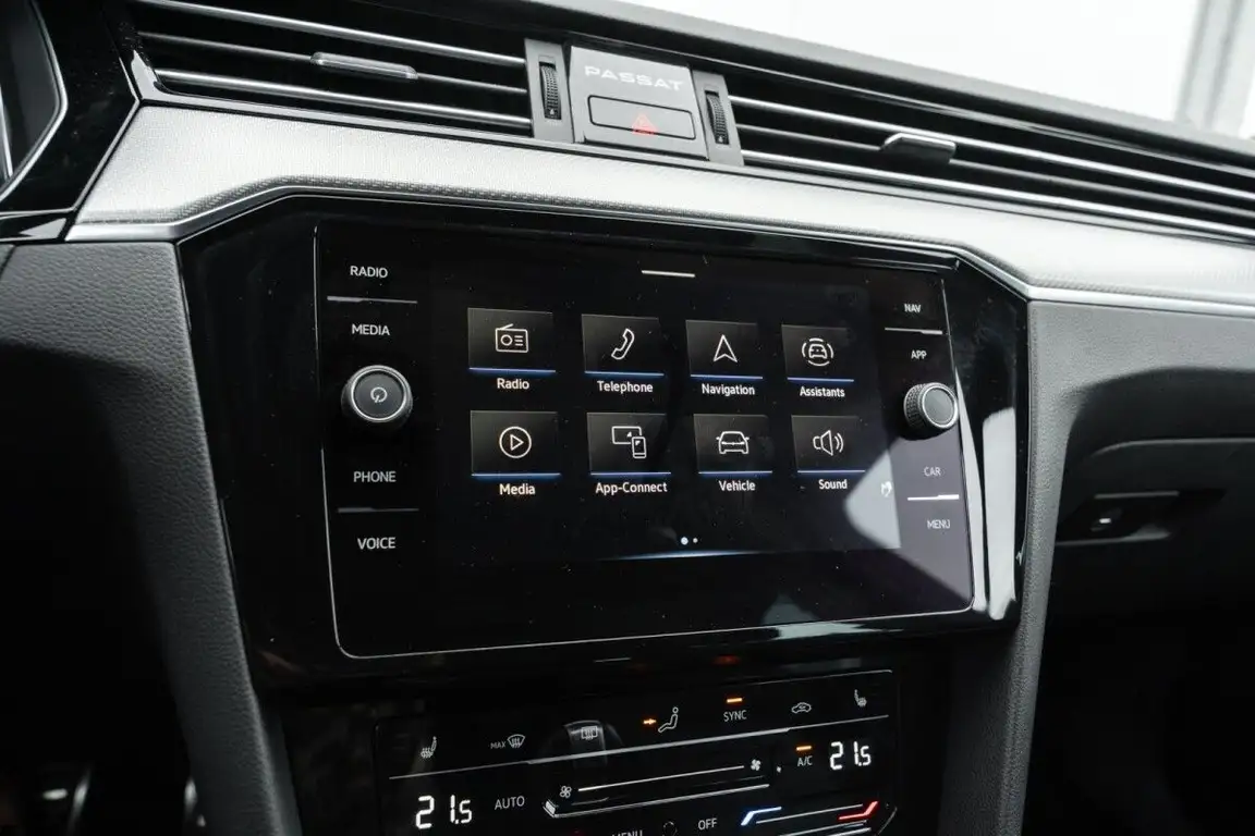 VOLKSWAGEN PASSAT