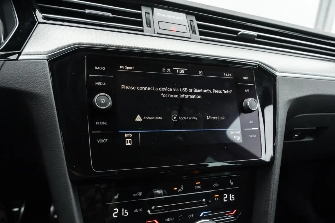 VOLKSWAGEN PASSAT