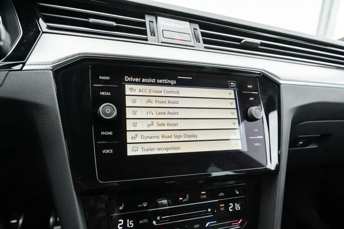 VOLKSWAGEN PASSAT