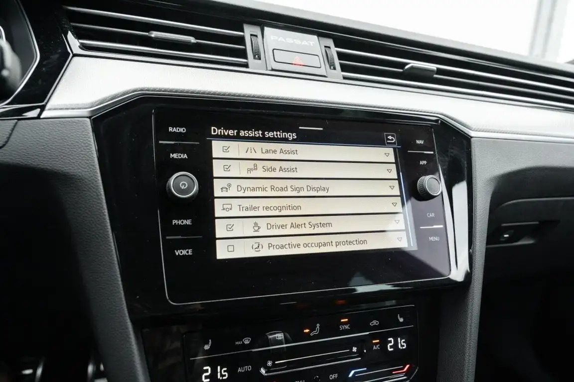 VOLKSWAGEN PASSAT