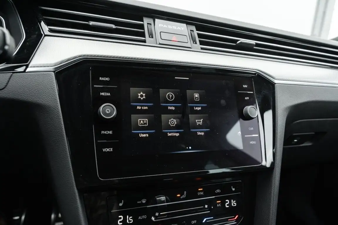 VOLKSWAGEN PASSAT