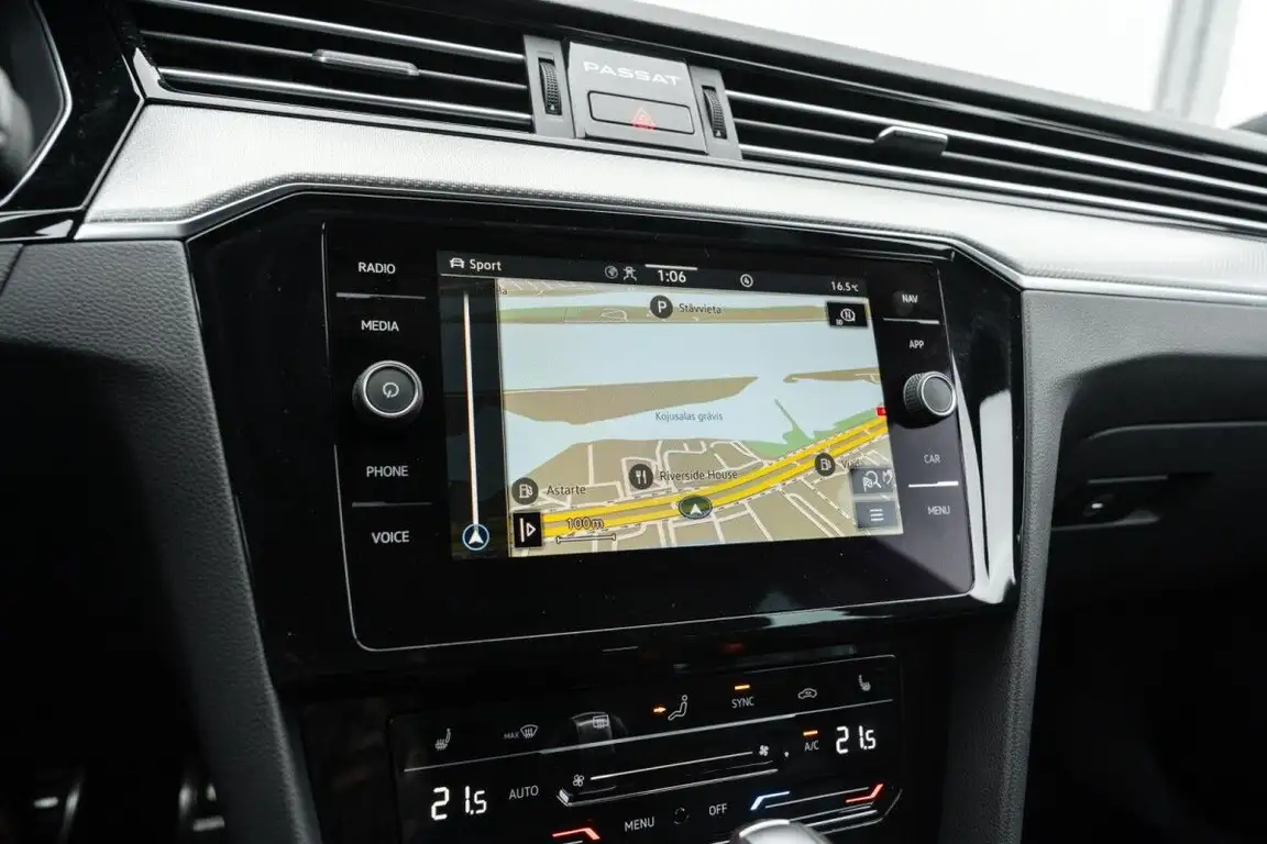 VOLKSWAGEN PASSAT